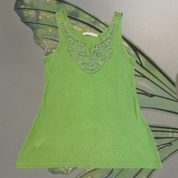 Simple y2k green tank top, with crochet detailing around collar. Very stretchy - Picture 1 of 3